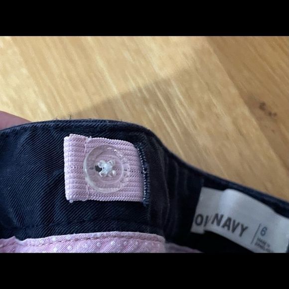 Old Navy school uniform shorts with adjustable waist. - Picture 4 of 5